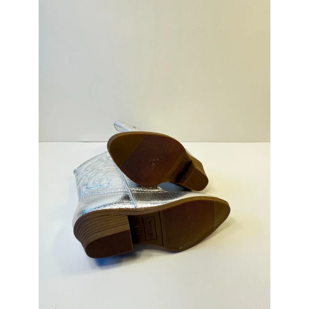 C20. Tucker Tate Kids Boots Metallic Cowgirl Boots Silver-US 9
